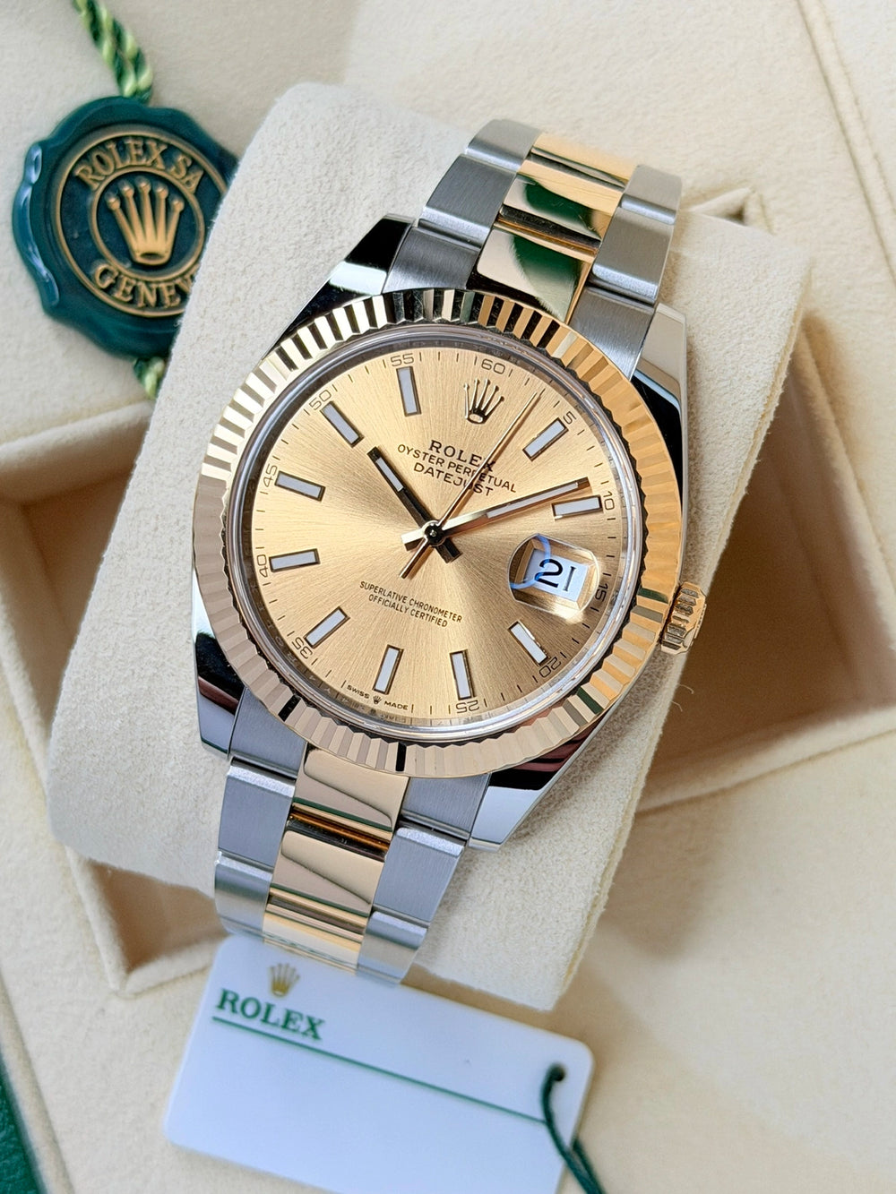 Rolex Datejust 41 Champagne, Fluted, Oyster 2025