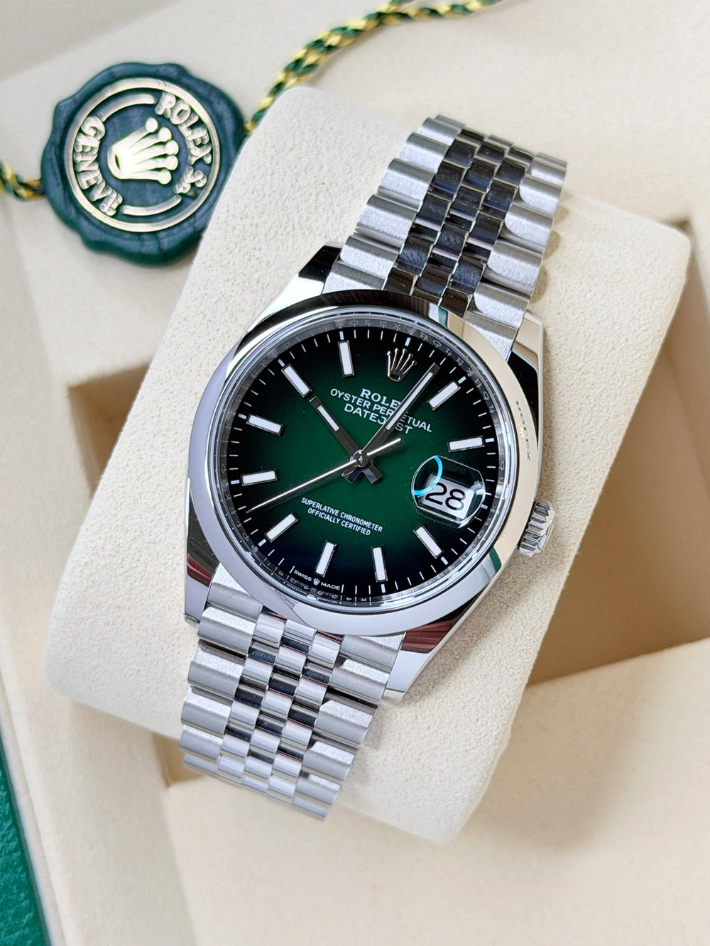 Rolex Datejust 36 Green Ombre, Smooth, Jubilee 2026